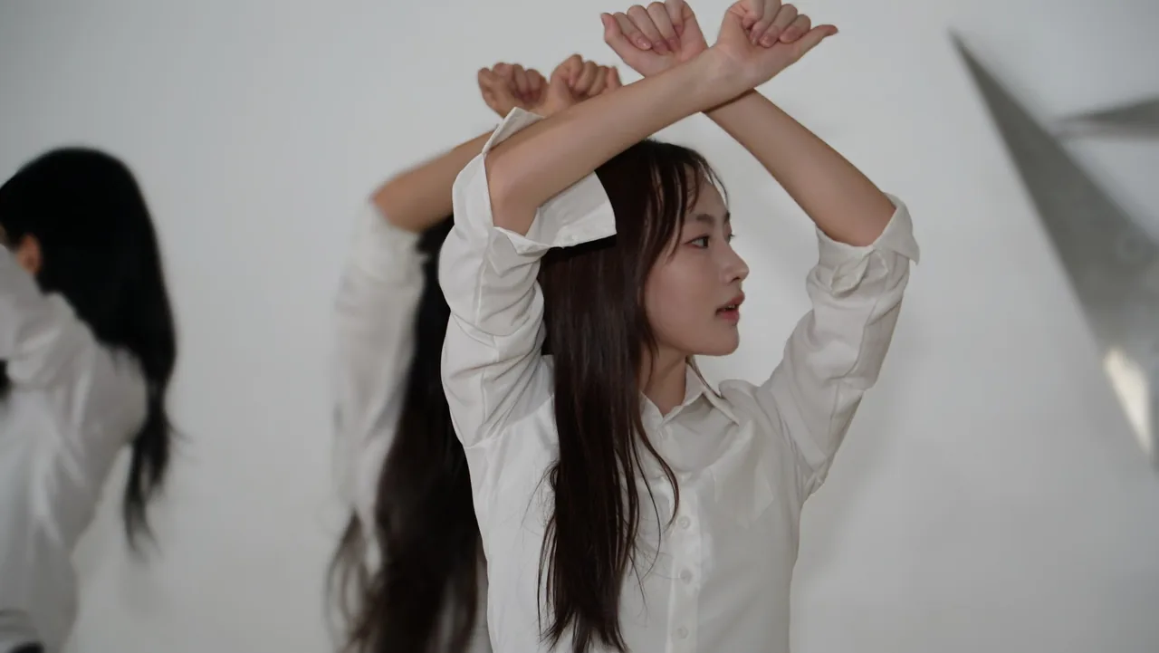 외대점 비주얼 컷 · 팔 교차 마무리 동작